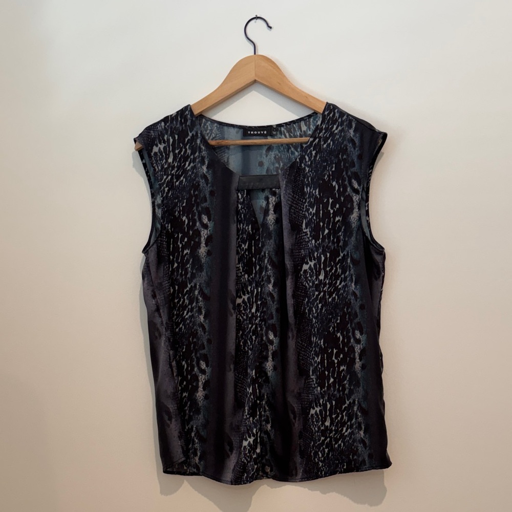 Chic Black, Gray & Green Patterned Blouse